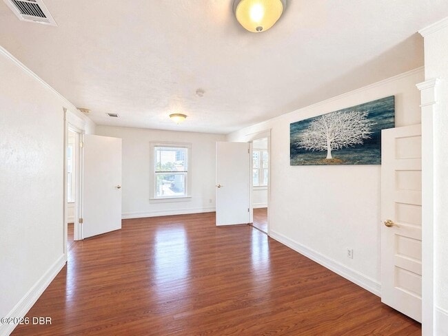 Building Photo - 431 N Grandview Ave