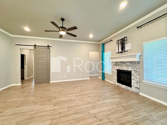 Building Photo - Spacious Craftsman Home on cul-de-sac