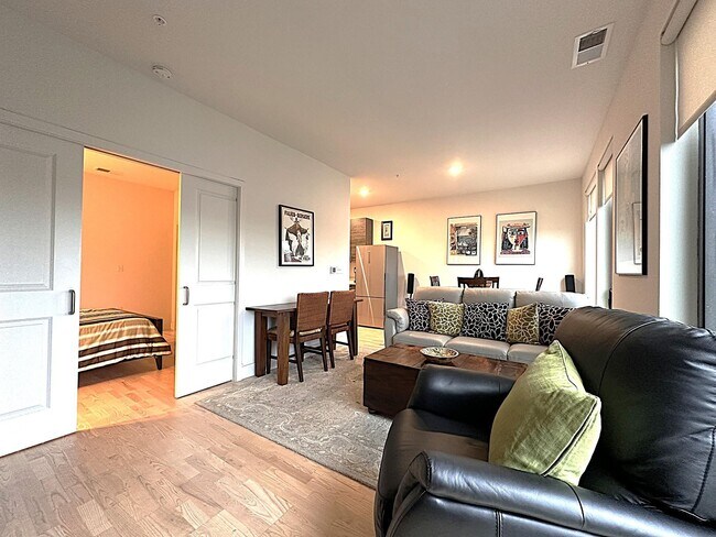 Building Photo - 400 Claremont Ave