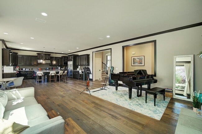 Building Photo - 5Bd/4.5Ba Sammamish Home