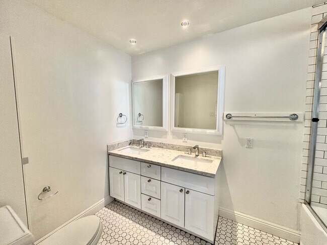 Building Photo - Serene 3bed /2 Bath Craftsman in Heart of ...