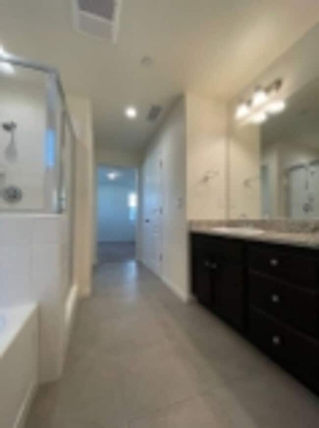 Building Photo - Beautiful 3 bedroom / 2.5 Bathroom for ren...