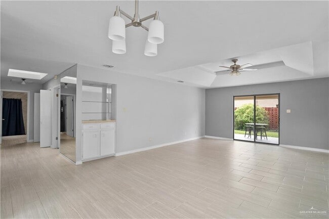 Building Photo - 21 E Moore Rd