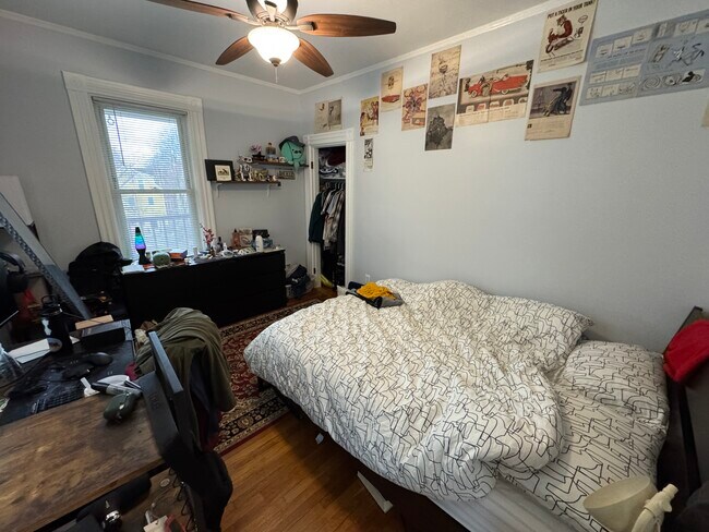 Building Photo - 176 Elm St