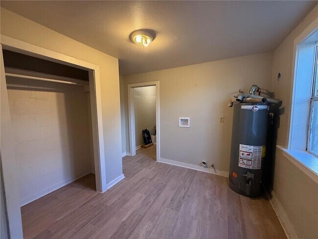 Building Photo - 9022 Palm St