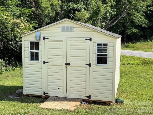 Building Photo - 375 Brookfield Dr