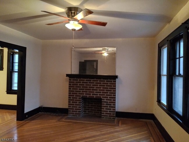 Building Photo - 185 Ellery Ave