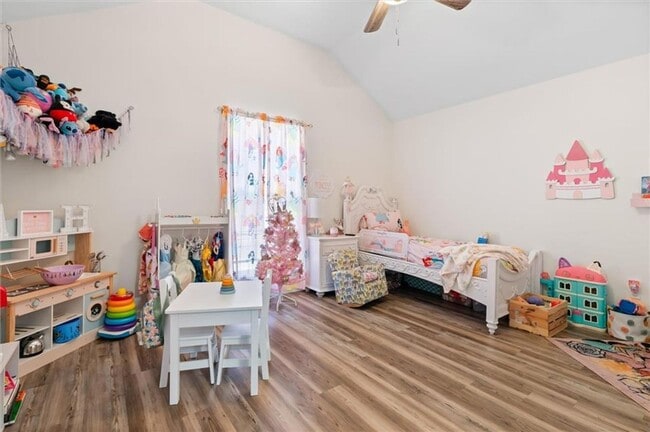 Building Photo - Beautifully Remodeled Home on Lake Forest ...