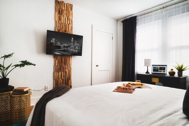 Building Photo - 715 Grandin Rd