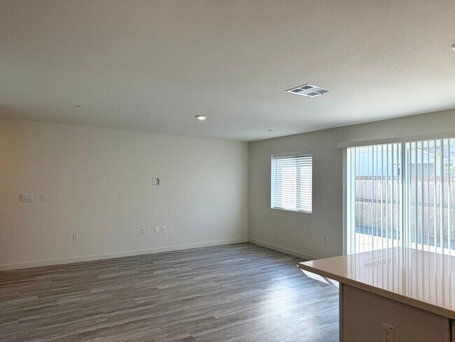 Building Photo - 2024 Shady Tree Cir