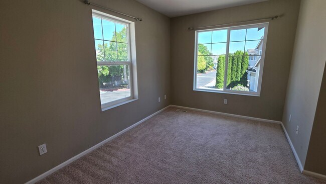 Building Photo - Kent The Parks HOA Community  3 bed, 2.5 bath rental home. Available NOW!