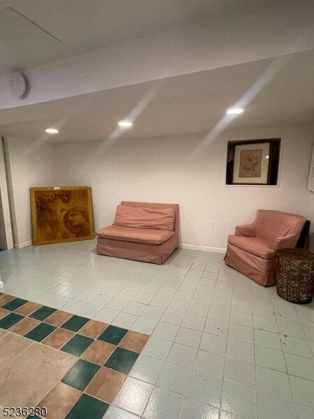 Building Photo - 17 Chestnut Rd