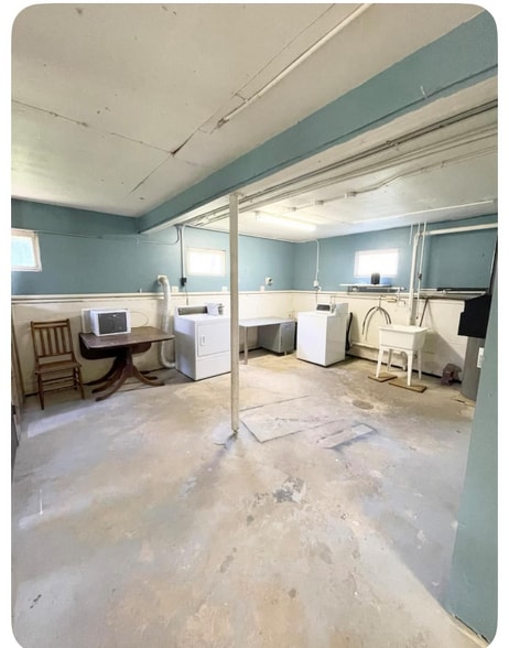 Building Photo - 2328 S Syene Rd