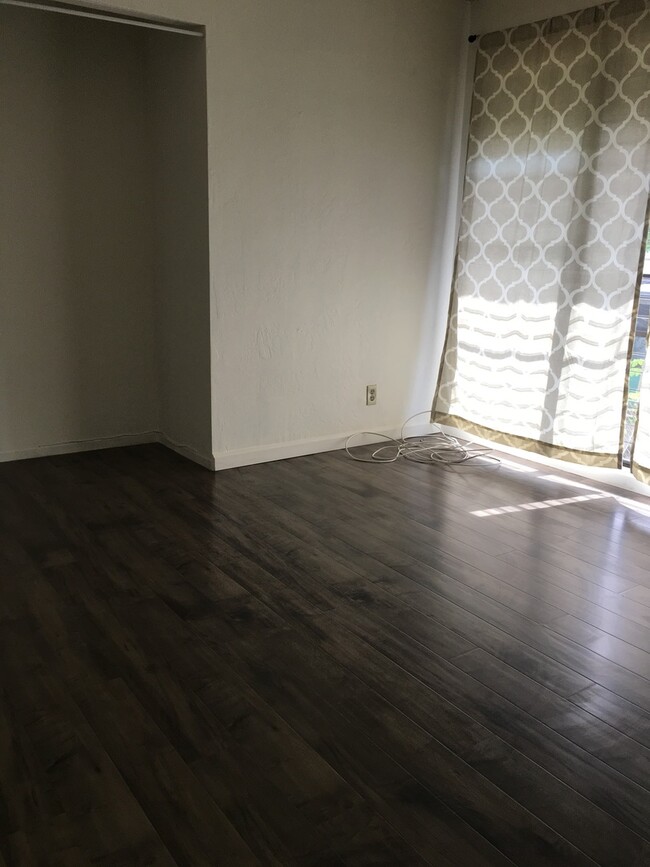 Building Photo - Nanakuli Puu Heleakala spacious 3 bed, 1 b...