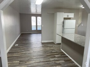 Building Photo - 5 Bedroom/2 Bathroom House in Layton