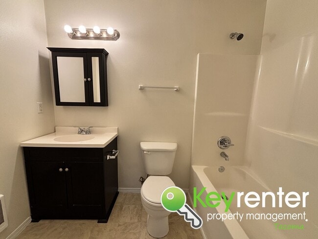 Building Photo - Modern 3 Bedroom 2.5 Bathroom Tacoma Duplex Near Shopping, Parks and Freeways