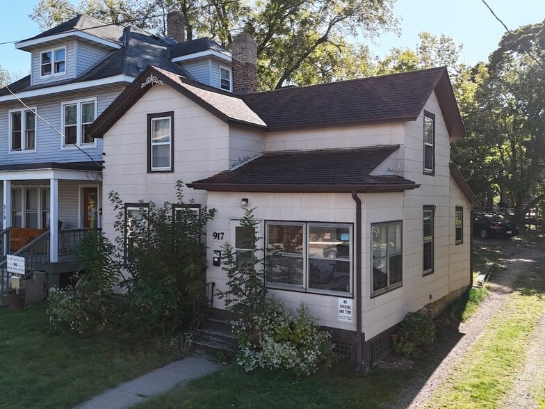 Primary Photo - 917 E Johnson St