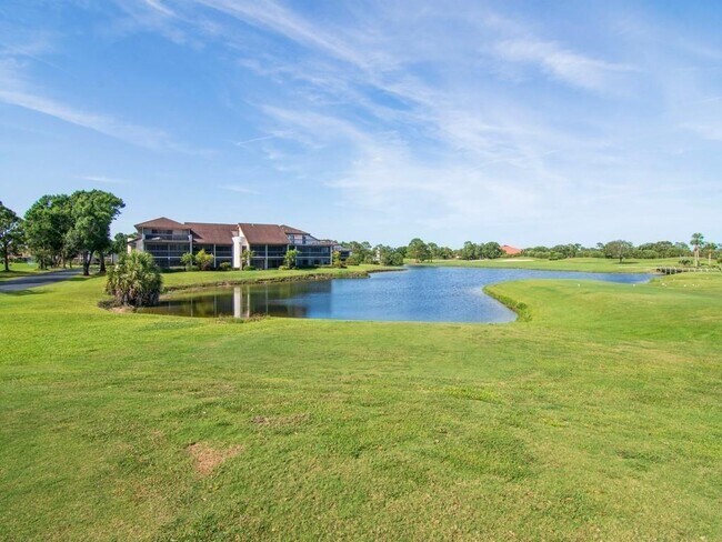 Building Photo - 3200 Twin Lakes Terrace