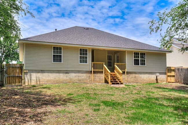 Building Photo - 1955 Shoreline Dr