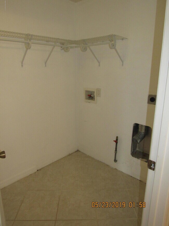 Building Photo - 156 Wilson Ave