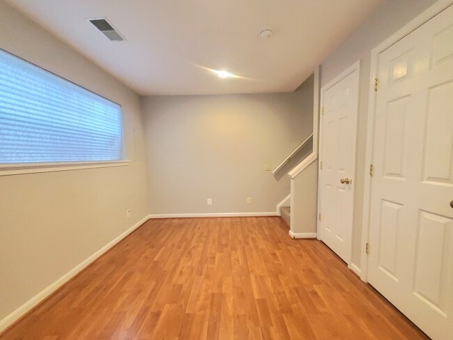 Building Photo - 6030 Lincolnia Rd