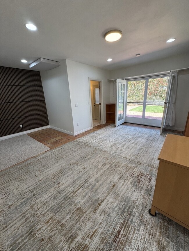 Recreational space - 2457 Ashland Ave