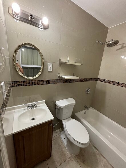 Building Photo - 1017 N 16th Ct