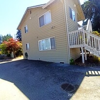 Building Photo - 7605 Ridgewood Dr