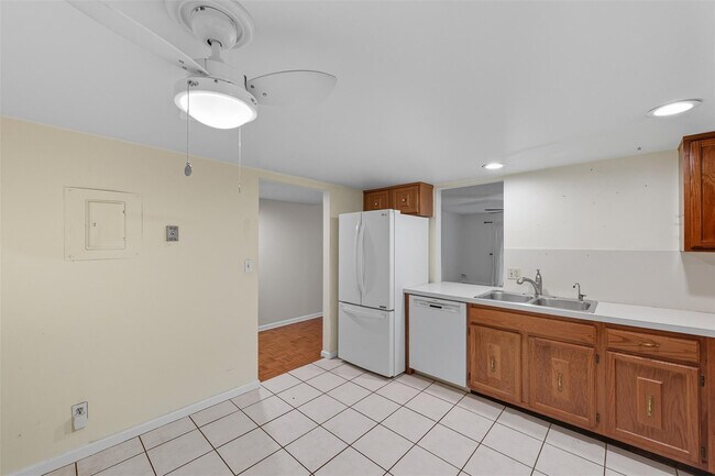 Building Photo - 7556 Stirling Rd