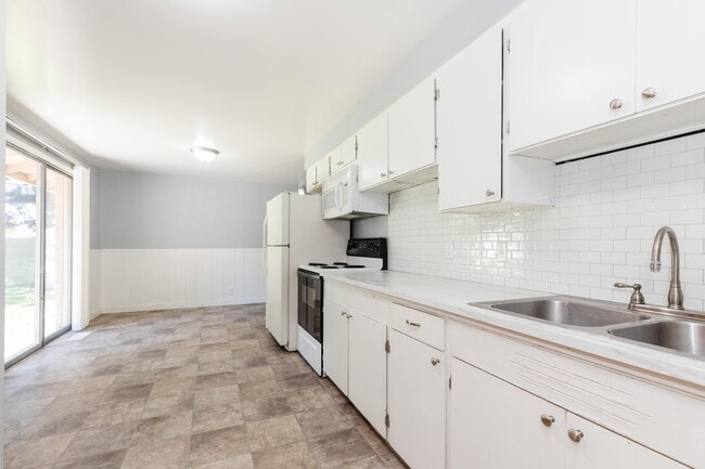 Building Photo - 564 E 700 N