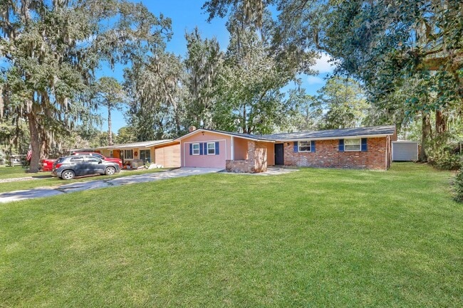 Building Photo - Ranch Home off of Skidaway Rd.