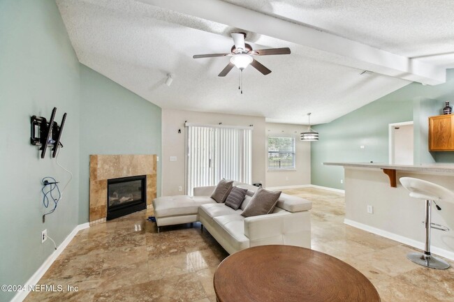 Building Photo - 14018 Fish Eagle Dr E