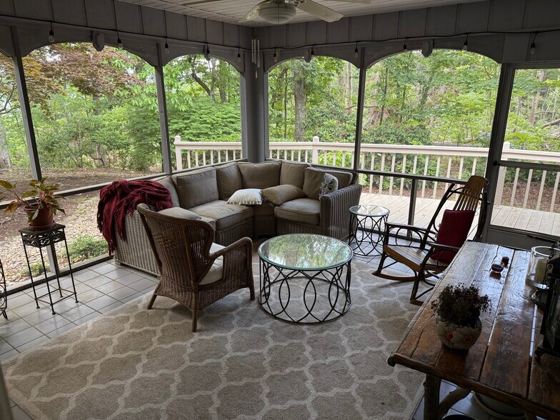 Building Photo - 45 Pentland Hills Dr