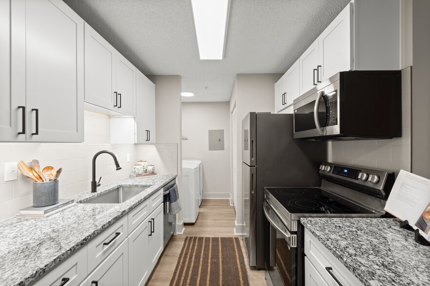 Building Photo - The Pointe at Stockbridge
