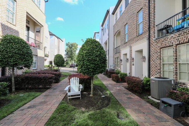 Building Photo - 2033 Fannin St