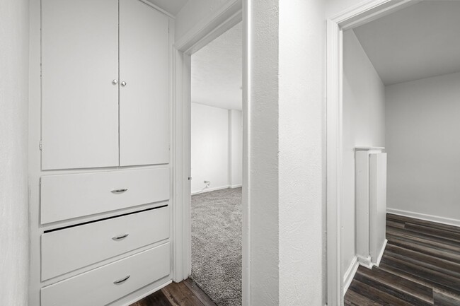 Building Photo - Come check out this beautiful apartment cl...