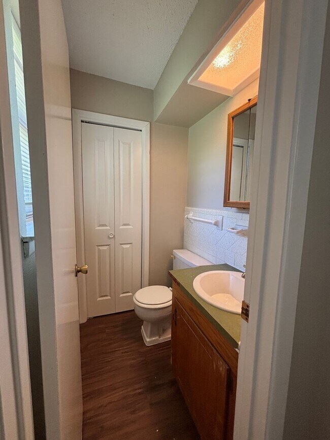 Building Photo - 3 Bedroom and 2 Bath