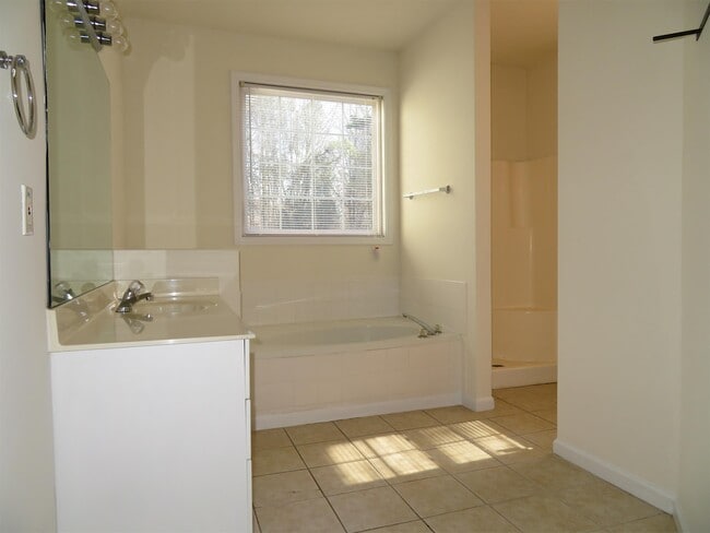 Building Photo - 8842 Fairview Bluff