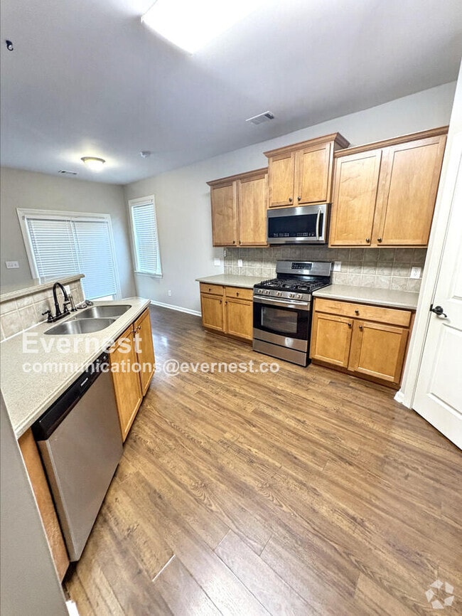 Building Photo - 364 Southgate Dr