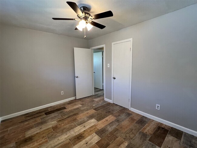 Building Photo - 8713 Peachtree St