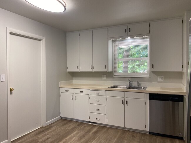 Building Photo - 3 Bed 1 Bath w/ 1 car garage West-Side Fort Collins Ranch