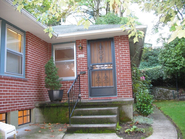 Building Photo - 6228 SE Belmont St