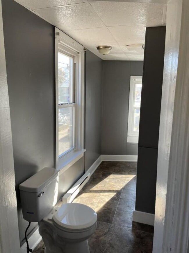 Building Photo - 365-365 N Hanover St