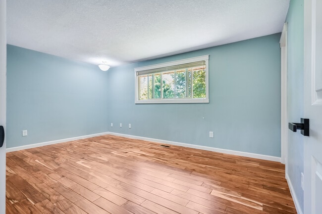 Building Photo - 1321 SE Eastwood Ct