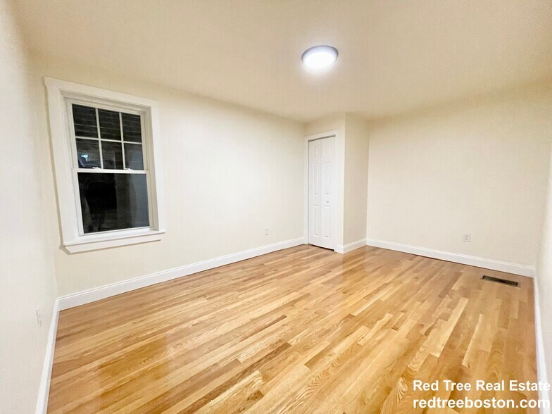 Building Photo - 523 E 3rd St