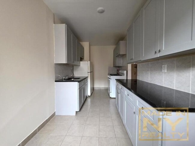 Building Photo - 2 bedroom in FLUSHING NY 11358