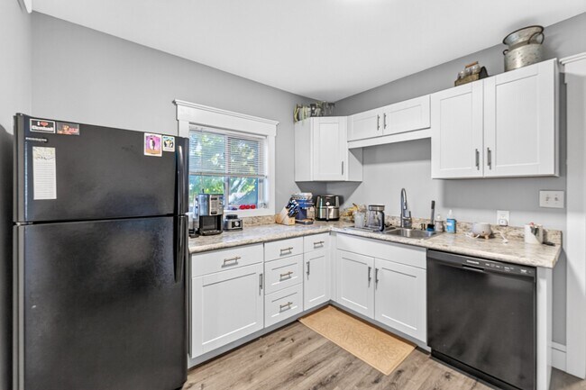 Building Photo - 2148 Bunts Rd