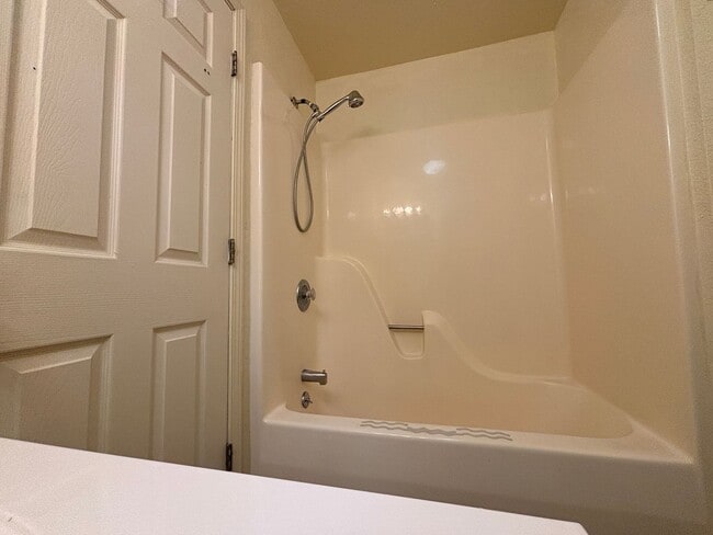 Building Photo - Uptown Apartments