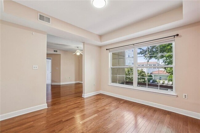 Building Photo - 230 E Ponce de Leon Ave