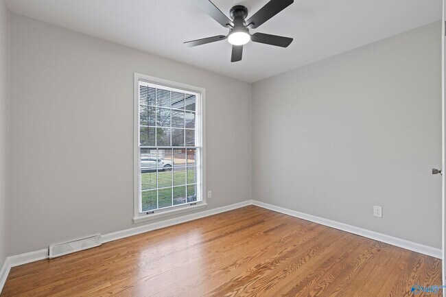 Building Photo - 1723 Laverne Dr NW